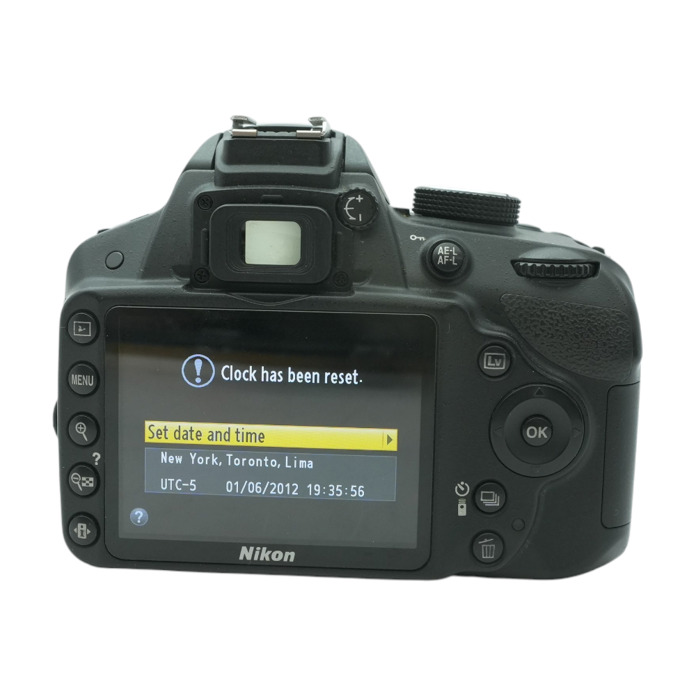 D3200 DSLR Camera with AF-S DX Nikkor 18-55mm f/3.5-5.6 G VR