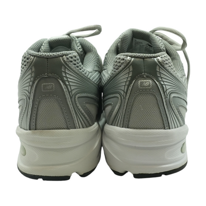 740v2 Low-Top Athletic Shoes
