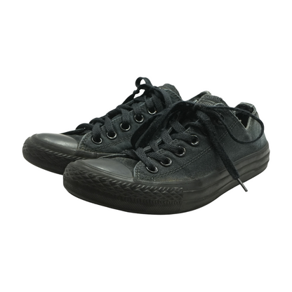 Black Low-Top Athletic Shoes