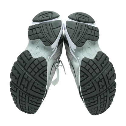 725v1 Low-Top Athletic Shoes