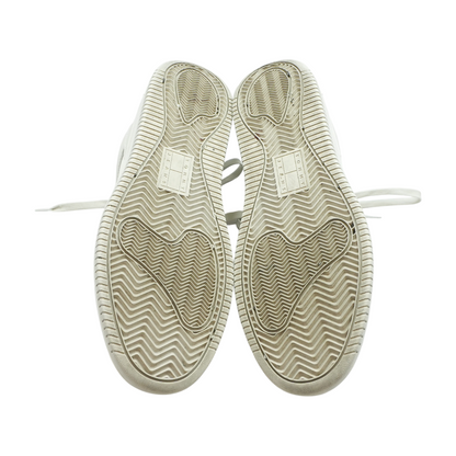 Gray Low-Top Athletic Shoes