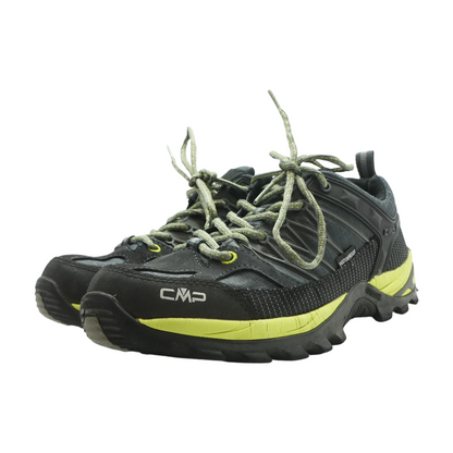 Black Low-Top Athletic Shoes