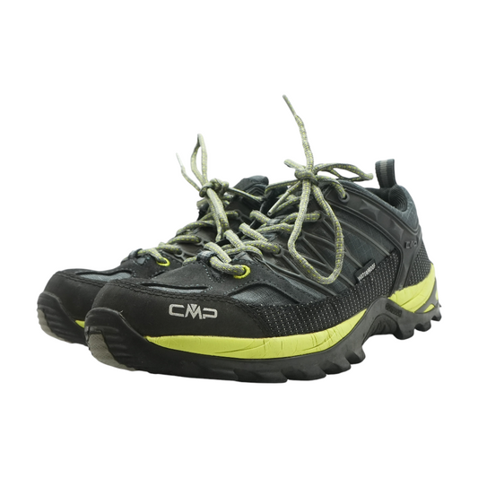 Black Low-Top Athletic Shoes
