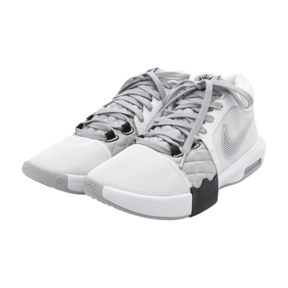LeBron Witness 8 Low-Top Athletic Shoes