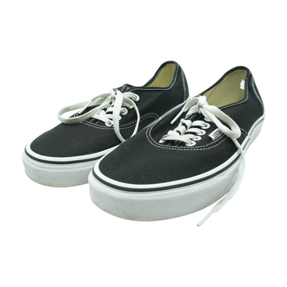 Black Low-Top Athletic Shoes