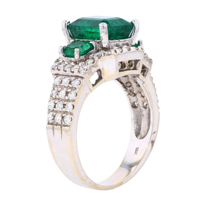 2 5/8 ctw 18K White Gold Emerald Statement Ring