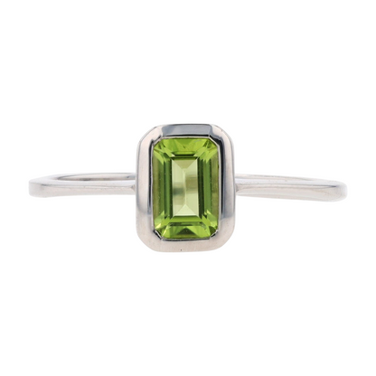 1/2 ctw Sterling Silver Peridot Fashion Ring