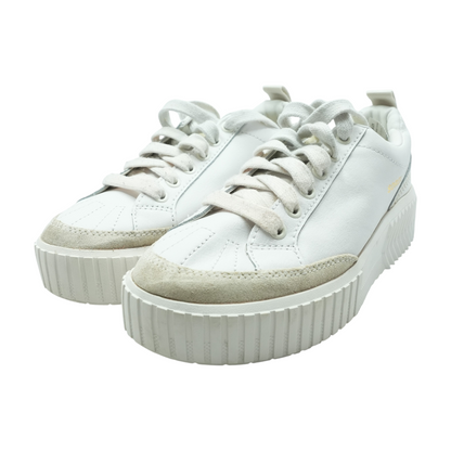 Low-Top Athletic Shoes