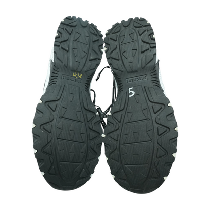 Vast Adventure Low-Top Athletic Shoes