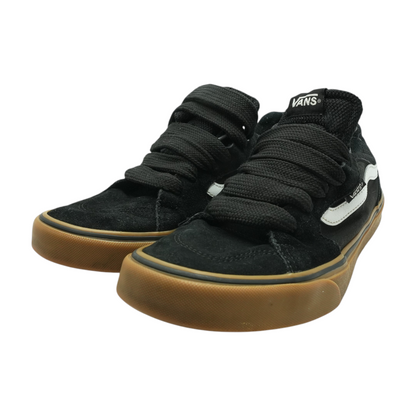 Black Low-Top Athletic Shoes