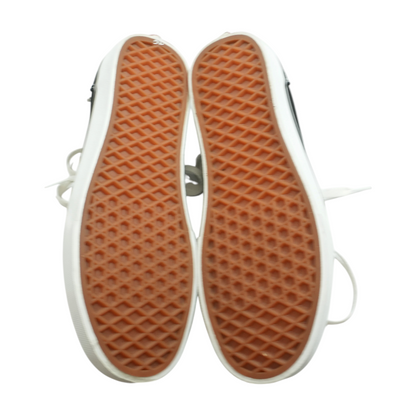 Black Low-Top Athletic Shoes