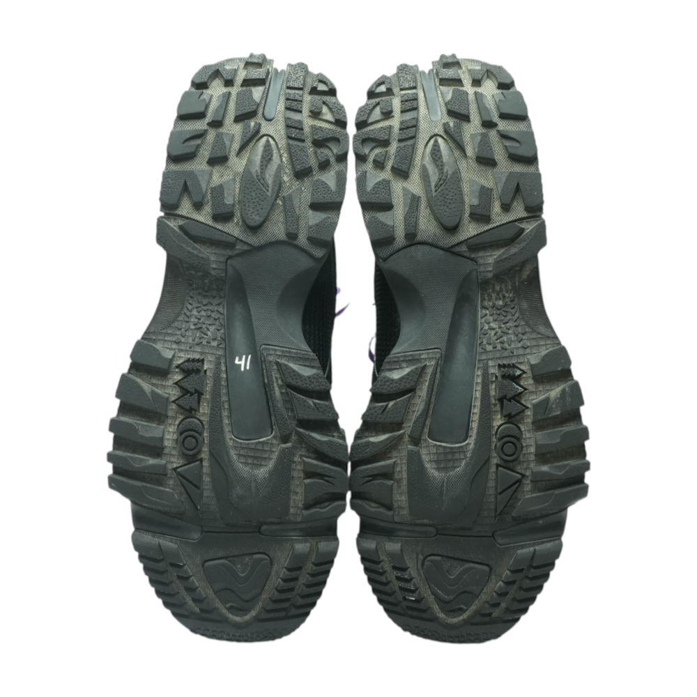 Black Low-Top Athletic Shoes
