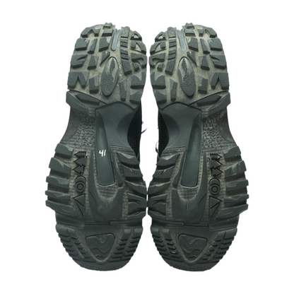 Black Low-Top Athletic Shoes