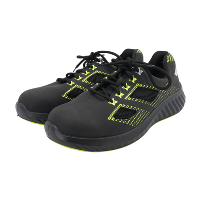 Black Low-Top Athletic Shoes