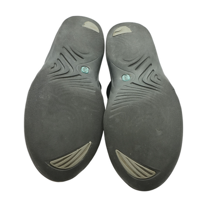 Black Low-Top Athletic Shoes
