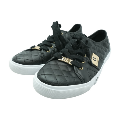 Black Low-Top Athletic Shoes