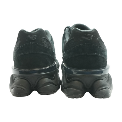 9060 Low-Top Athletic Shoes