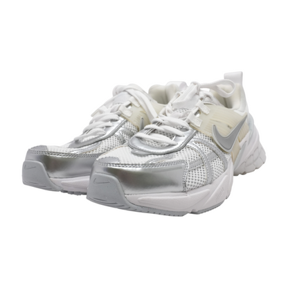 V2K Run Low-Top Athletic Shoes