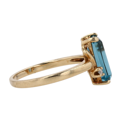 14K Yellow Gold Blue Stone Fashion Ring