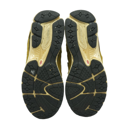 2002R Low-Top Athletic Shoes