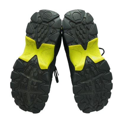 Black Low-Top Athletic Shoes