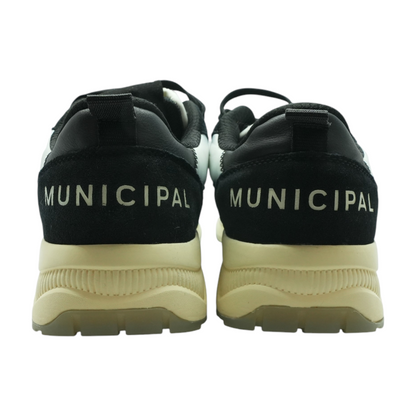 Black Low-Top Athletic Shoes