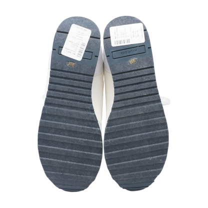 Laces Low-Top Athletic Shoes