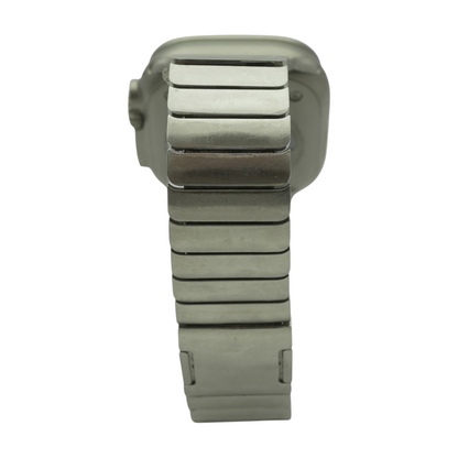 Apple 49mm Ultra 2 Titanium Smartwatch Silver Band M/L – Image 2