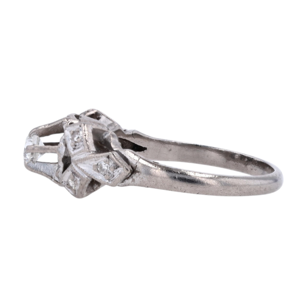 1/6 ctw 18K White Gold Diamond Engagement Ring