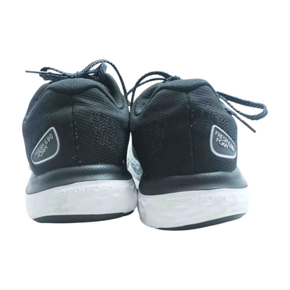 680v7 Low-Top Athletic Shoes