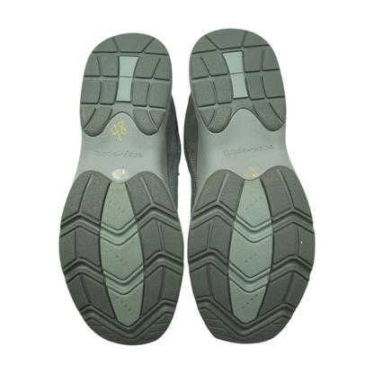Low-Top Athletic Shoes