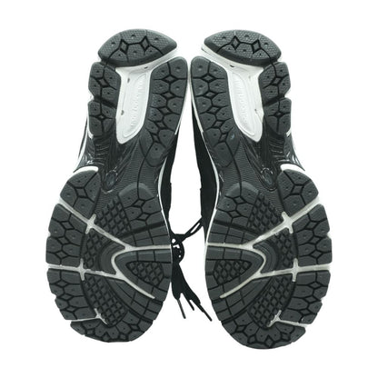 2002R Black Low Top Athletic Shoes
