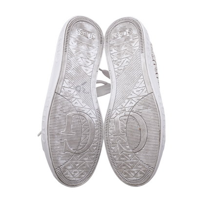 Gray Low-Top Athletic Shoes