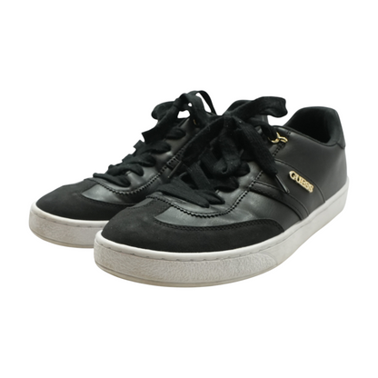 Black Low-Top Athletic Shoes