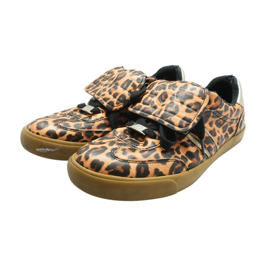 Low-Top Athletic Shoes