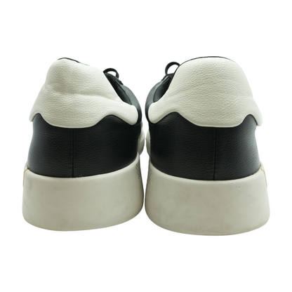 Black Low-Top Athletic Shoes