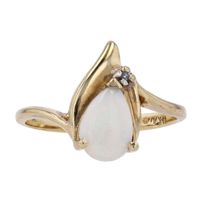 10K Yellow Gold Opal Fashion Ring