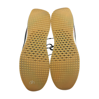 Black Low-Top Athletic Shoes