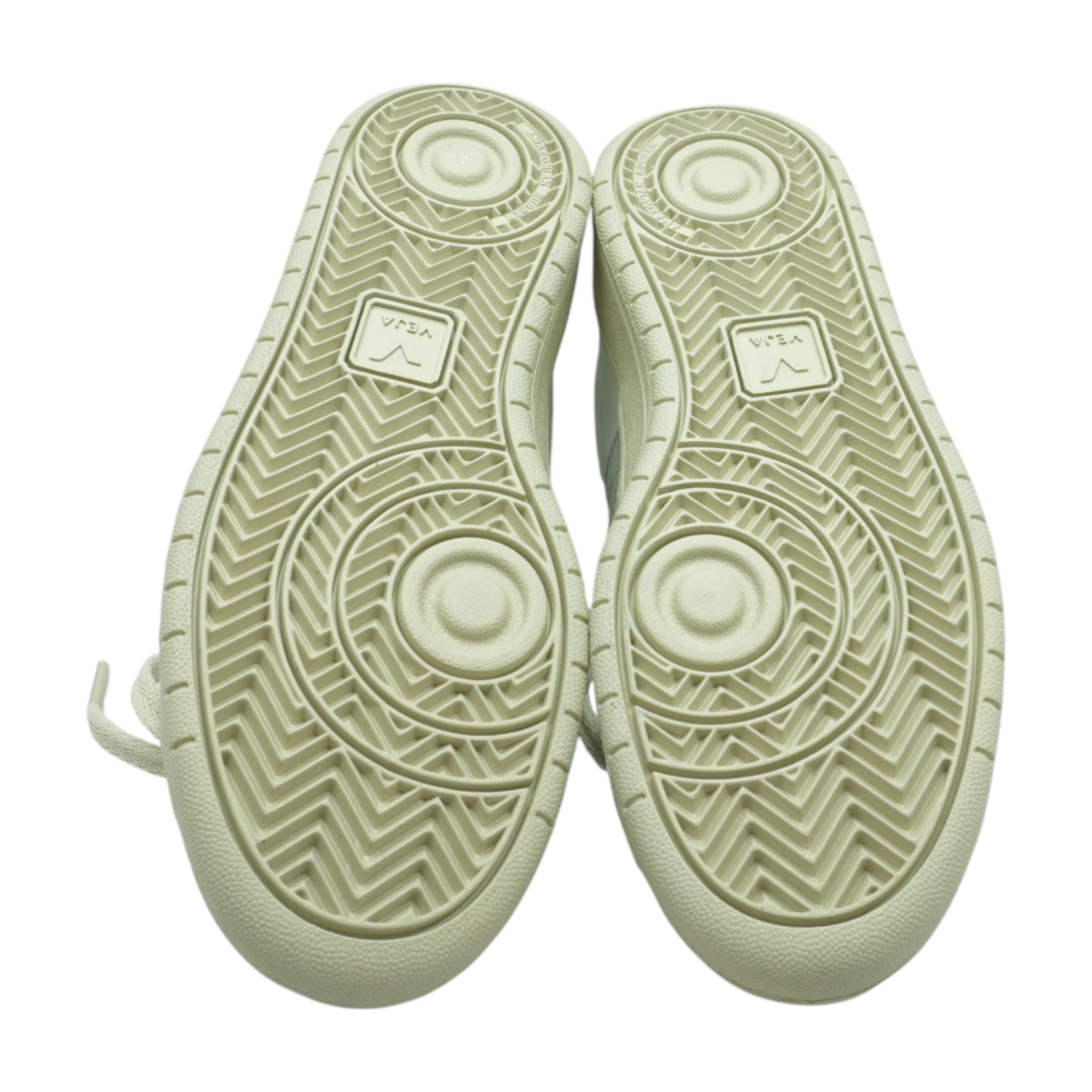 Urca Low-Top Athletic Shoes