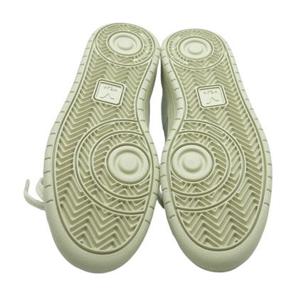 Urca Low-Top Athletic Shoes