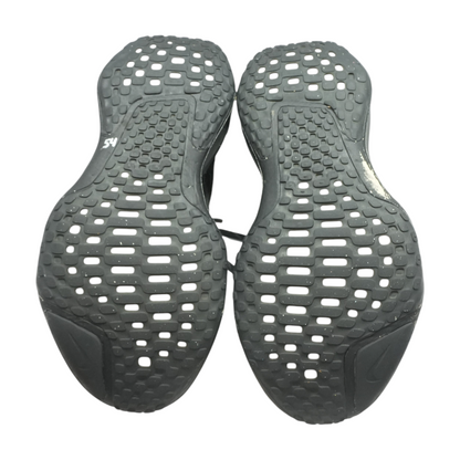 ZoomX Invincible 3 Low-Top Athletic Shoes