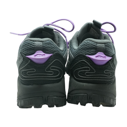 Black Low-Top Athletic Shoes