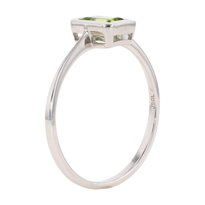 1/2 ctw Sterling Silver Peridot Fashion Ring