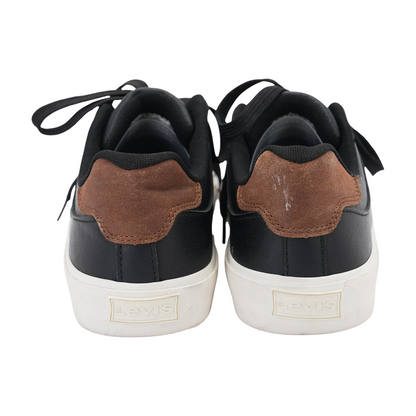 Black Low-Top Athletic Shoes