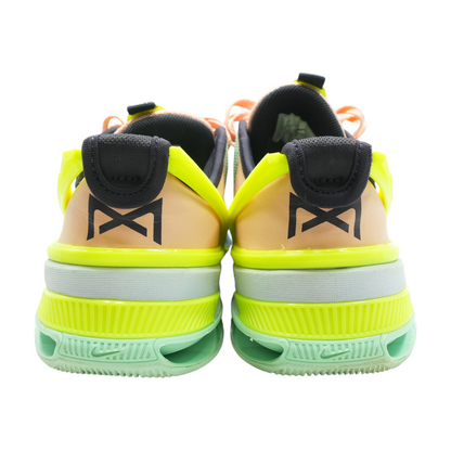 Metcon 8 FlyEase Low-Top Athletic Shoes