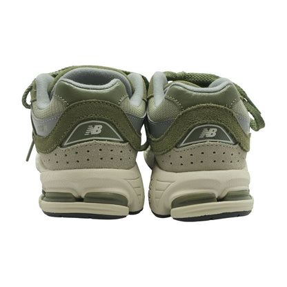 2002R Green Athletic Shoes