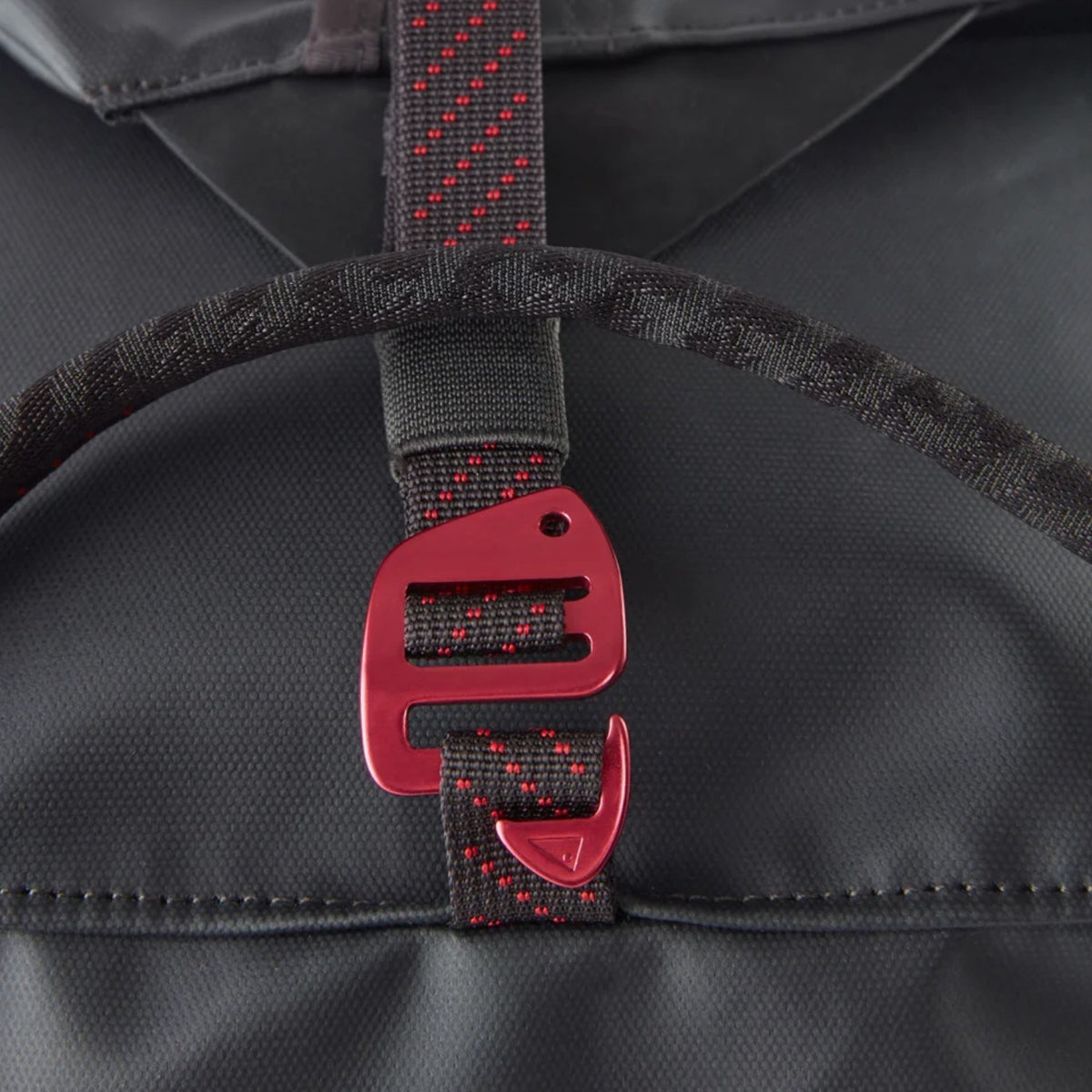 Ydalir 80L Duffle Bag in Raven