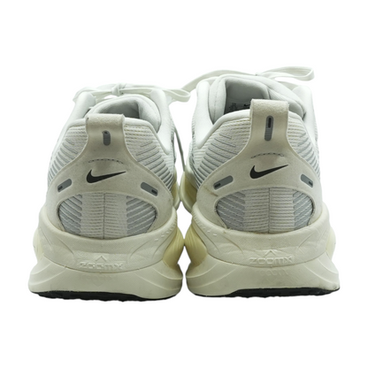Vomero 18 Low-Top Athletic Shoes