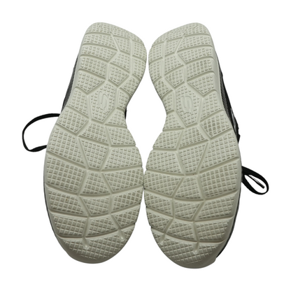 Black Low-Top Athletic Shoes