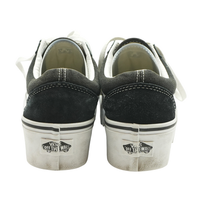 Black Low-Top Athletic Shoes